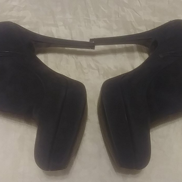 Zara Basic Suede Zip Heels - Picture 3 of 6